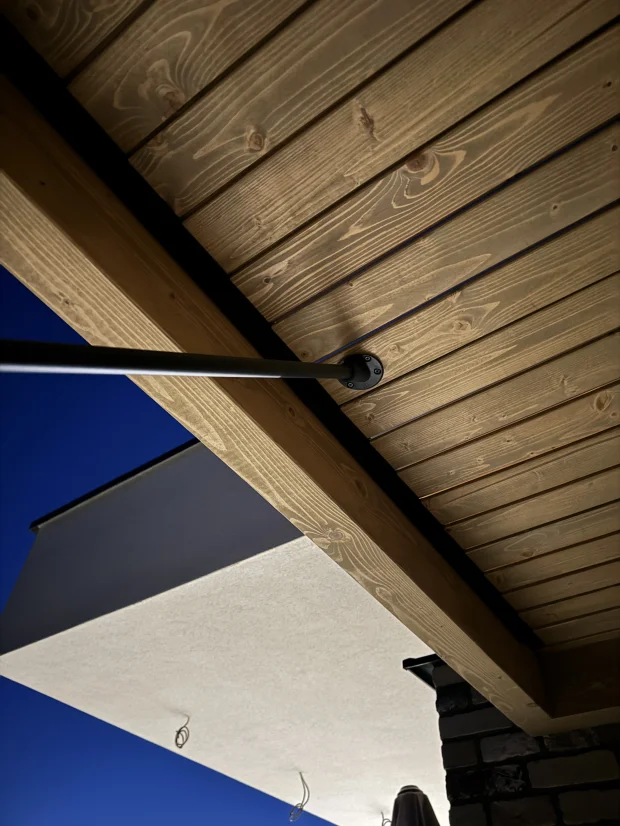 Čierna otočná platňa